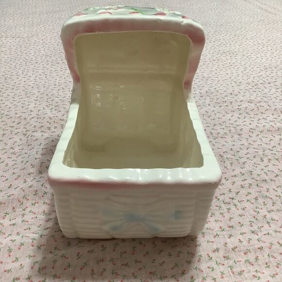 Unbranded Vintage 1950s Inspired White Pastel Kitsch Lamb Crib Shaped Planter - Picture 5 of 8